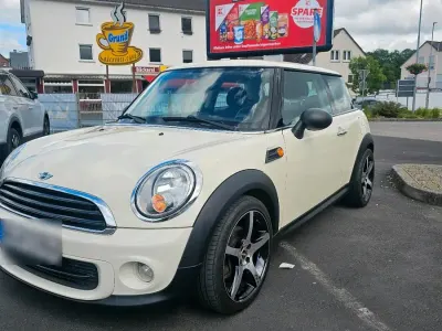 Gebraucht Mini Cooper 75 PS (55 kW) 2012 Weiß Kleinwagen