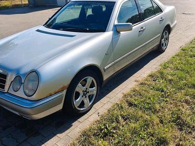 Mercedes E200