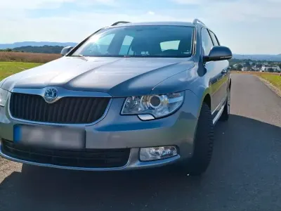 Gebraucht Skoda Superb 140 PS (102 kW) 2011 Grau Kombi