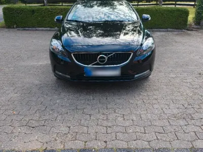 Gebraucht Volvo V40 Kinetic 150 PS (110 kW) 2016 Schwarz Kleinwagen