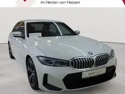 Gebraucht BMW 330 Sport Line 286 PS (210 kW) 2023 Mineralweiß metallic Limousine