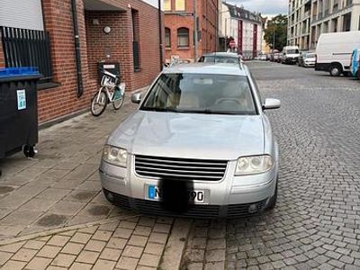 Silber Gebraucht 2003 VW Passat Kombi | 3.499 €
