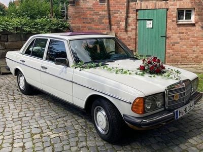Gebraucht Mercedes 200 60 PS (44 kW) 1979 Weiß Limousine