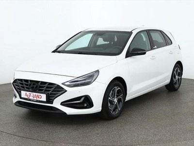 Gebraucht Hyundai i30 Intro Edition 110 PS (80 kW) 2020 Weiß Limousine