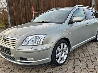 Beige Gebraucht 2004 Toyota Avensis Kombi | 3.500 € (Etwas zu teuer)