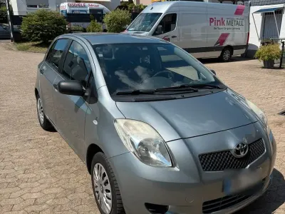 Gebraucht Toyota Yaris 69 PS (50 kW) 2008 Silber Kleinwagen