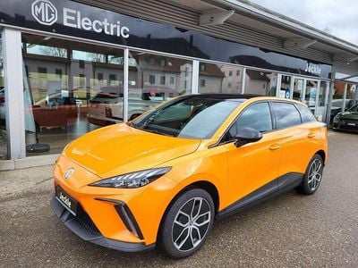 Gebraucht MG MG4 EV Trophy 180 kW (245 PS) 2023 Fizzy orange &black roof Kleinwagen