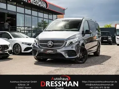 Gebraucht Mercedes V250 AMG line 190 PS (139 kW) 2022 Lackfarbe selenitgrau metallic Van / Kleinbus