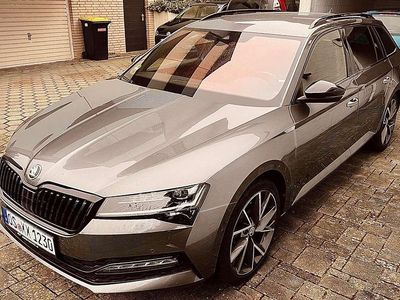 Gebraucht Skoda Superb SportLine 150 PS (110 kW) 2024 Grau Kombi