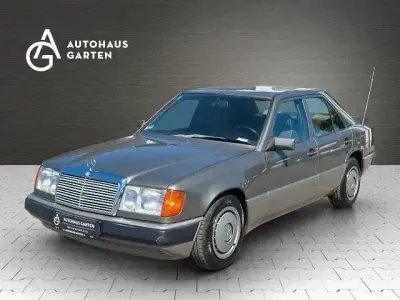 Gebraucht Mercedes E230 132 PS (97 kW) 1990 Grau Limousine