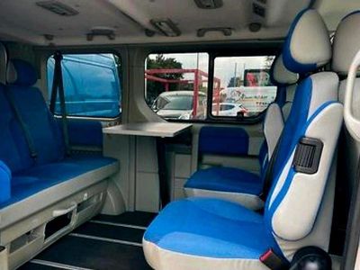 Begagnad Opel Vivaro 114 HK (83 kW) 2008 Svart Minibuss