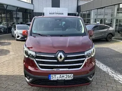 Second-hand Renault Trafic Life 150 CP (110 kW) 2024 Roșu Monovolum
