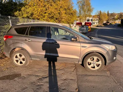 Usata Ford Kuga 140 CV (102 kW) 2014 Grigio SUV