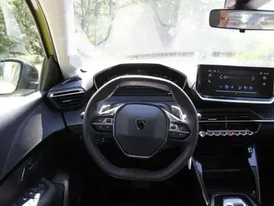 Gebraucht Peugeot 208 Style 110 PS (80 kW) 2025 Schwarz Kleinwagen