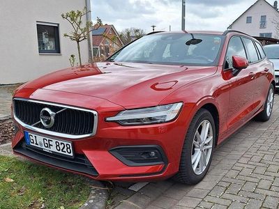 Gebraucht Volvo V60 Momentum 150 PS (110 kW) 2018 Rot Kombi