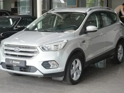 Gebraucht Ford Kuga Trend 150 PS (110 kW) 2019 Polarsilber metallic (metallic) SUV