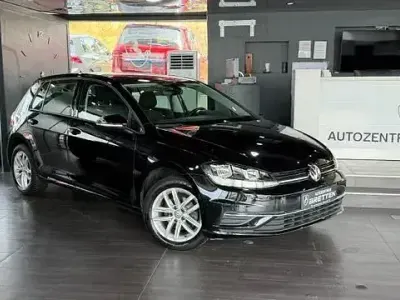 Gebraucht VW Golf VII Comfortline 110 PS (80 kW) 2017 Schwarz Limousine
