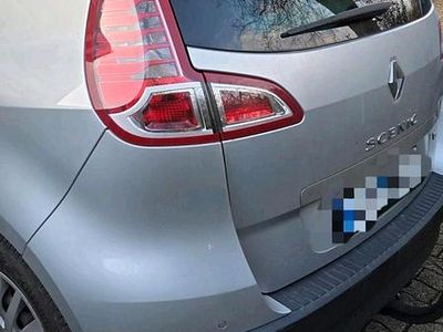 Grau Gebraucht 2011 Renault Mégane Limousine | 2.359 €