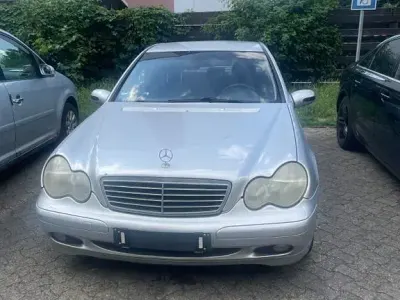 Gebraucht Mercedes C180 Classic 143 PS (105 kW) 2002 Silber Limousine