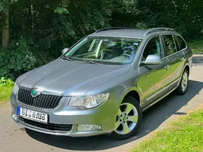 Gebraucht Skoda Superb Ambition 140 PS (102 kW) 2012 Grau Kombi