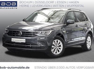 Delfingrau metallic (grau) (grau) Gebraucht 2023 VW Tiguan Life SUV | 25.250 € (Guter Preis)