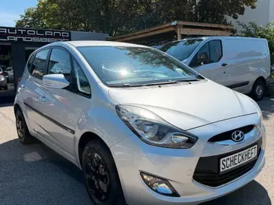 Gebraucht Hyundai ix20 Classic 90 PS (66 kW) 2012 Silber Kleinwagen