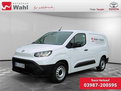 Weiß Gebraucht 2024 Toyota Proace City City Van / Kleinbus | 28.290 € (Etwas zu teuer)