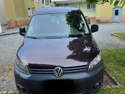 Gebraucht VW Caddy Trendline 75 PS (55 kW) 2011 Violett Van / Kleinbus