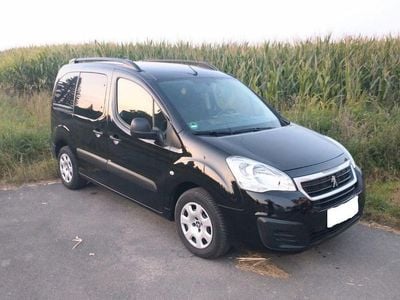 Gebraucht Peugeot Partner Tepee Active 99 PS (72 kW) 2018 Schwarz Van / Kleinbus