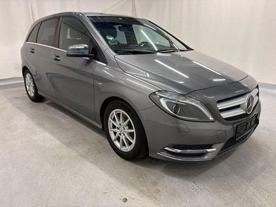 Gebraucht Mercedes B200 Edition 1 136 PS (100 kW) 2012 Grau Van / Kleinbus
