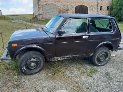 Gebraucht Lada niva 82 PS (60 kW) 2009 Braun SUV