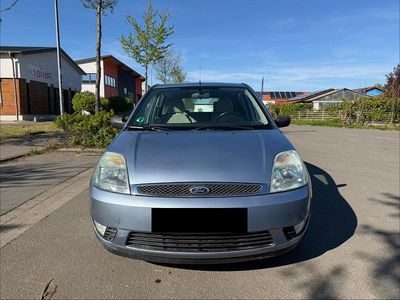 Second-hand Ford Fiesta Ghia 80 CP (58 kW) 2004 Albastru Hatchback