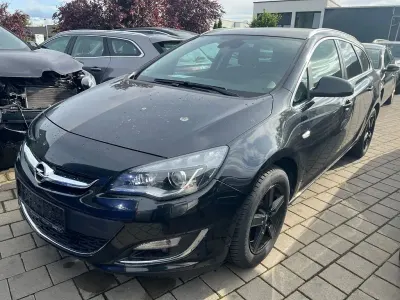 Gebraucht Opel Astra Exklusiv 110 PS (80 kW) 2016 Schwarz Kombi