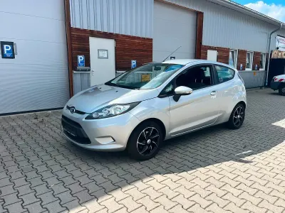 Gebraucht Ford Fiesta 81 PS (59 kW) 2010 Silber Kleinwagen