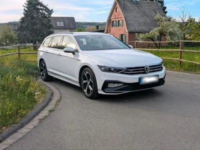 Gebraucht VW Passat R 150 PS (110 kW) 2020 Weiß Kombi