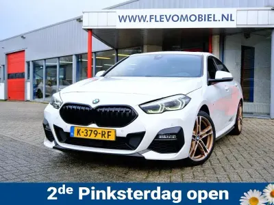 Używany BMW 218 Executive 136 KM (100 kW) 2021 Biały Coupe