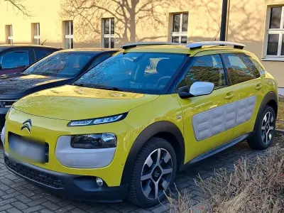 Gebraucht Citroën C4 SELECTION 99 PS (72 kW) 2016 Gelb Limousine