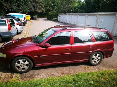 Rot Gebraucht 1999 Opel Vectra Kombi | 800 €