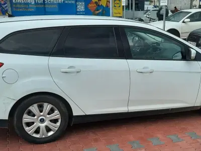 Gebraucht Ford Focus Trend 95 PS (69 kW) 2011 Weiß Kombi