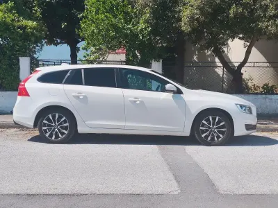Gebraucht Volvo V60 Linje Svart 150 PS (110 kW) 2017 Weiß Kombi