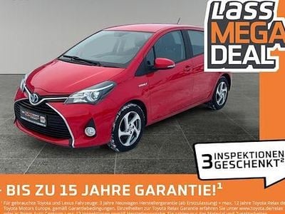 Rot Gebraucht 2015 Toyota Yaris Hybrid Comfort Limousine | 12.480 € (Fairer Preis)