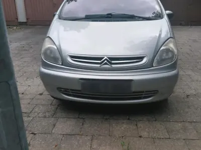 Gebraucht Citroën Xsara Picasso 90 PS (66 kW) 2004 Silber Van / Kleinbus