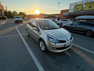 Gebraucht Renault Clio III 112 PS (82 kW) 2006 Gold Kleinwagen
