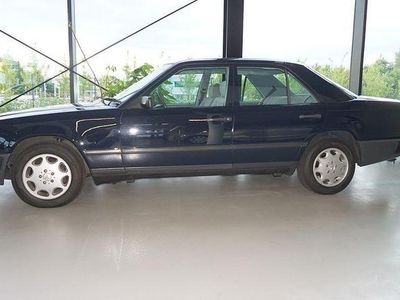 Gebraucht Mercedes E260 160 PS (117 kW) 1987 Blau (metallic) Limousine