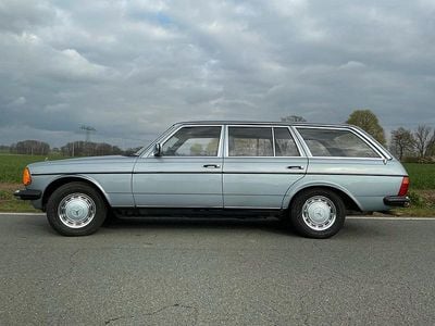 Usata Mercedes 230 108 CV (79 kW) 1980 Blu Station wagon