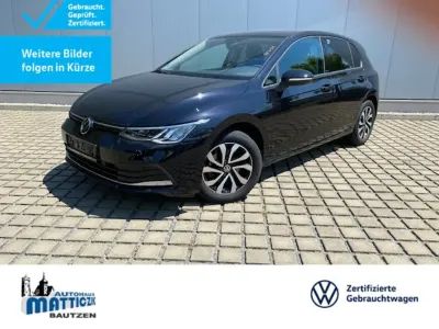 Gebraucht VW Golf VIII Active 131 PS (96 kW) 2021 Deep black perleffekt (metallic) Limousine