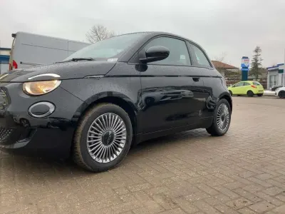 Gebraucht Fiat 500e 86 kW (118 PS) 2023 Onyxschwarz Kleinwagen