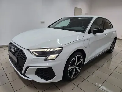 Gebraucht Audi A3 S-Line 204 PS (150 kW) 2023 Gletscherweiß Limousine