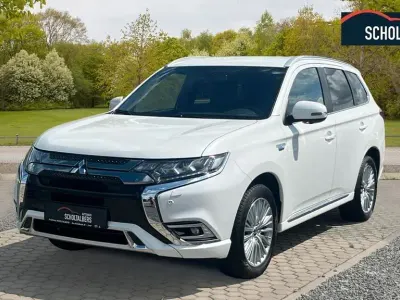 Gebraucht Mitsubishi Outlander P-HEV Diamant Edition 224 PS (164 kW) 2020 Weiß SUV