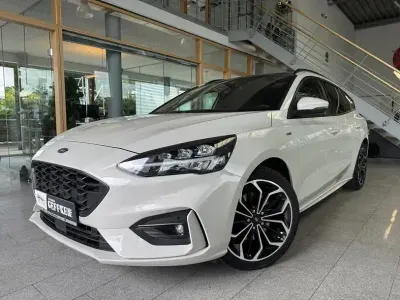 Gebraucht Ford Focus ST-Line 155 PS (114 kW) 2022 Metropolisweiß Kombi